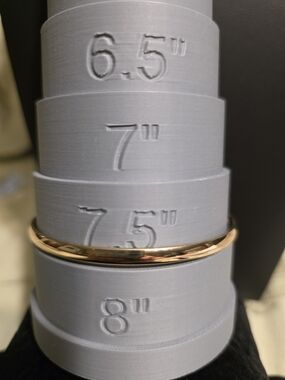 #556 Simple Gold Bangle Bracelet. NWOT